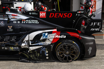 2024-09-15 - 07 CONWAY Mike (gbr), KOBAYASHI Kamui (jpn), DE VRIES Nyck (nld), Toyota Gazoo Racing, Toyota GR010 - Hybrid #07, Hypercar, action, pitlane,, bodywork damage during the 2024 6 Hours of Fuji, 7th round of the 2024 FIA World Endurance Championship, from September 13 to 15, 2024 on the Fuji Speedway in Oyama, Shizuoka, Japan - FIA WEC - 6 HOURS OF FUJI 2024 - ENDURANCE - MOTORS