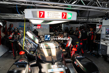 2024-09-15 - 07 CONWAY Mike (gbr), KOBAYASHI Kamui (jpn), DE VRIES Nyck (nld), Toyota Gazoo Racing, Toyota GR010 - Hybrid #07, Hypercar, action, pitlane,, bodywork damage during the 2024 6 Hours of Fuji, 7th round of the 2024 FIA World Endurance Championship, from September 13 to 15, 2024 on the Fuji Speedway in Oyama, Shizuoka, Japan - FIA WEC - 6 HOURS OF FUJI 2024 - ENDURANCE - MOTORS