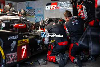 2024-09-15 - 07 CONWAY Mike (gbr), KOBAYASHI Kamui (jpn), DE VRIES Nyck (nld), Toyota Gazoo Racing, Toyota GR010 - Hybrid #07, Hypercar, action, pitlane,, bodywork damage during the 2024 6 Hours of Fuji, 7th round of the 2024 FIA World Endurance Championship, from September 13 to 15, 2024 on the Fuji Speedway in Oyama, Shizuoka, Japan - FIA WEC - 6 HOURS OF FUJI 2024 - ENDURANCE - MOTORS