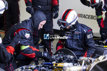 2024-09-15 - 05 CAMPBELL Matt (aus), CHRISTENSEN Michael (dnk), MAKOWIECKI Frédéric (fra), Porsche Penske Motorsport, Porsche 963 #05, Hypercar, after his crash with the Toyota during the 2024 6 Hours of Fuji, 7th round of the 2024 FIA World Endurance Championship, from September 13 to 15, 2024 on the Fuji Speedway in Oyama, Shizuoka, Japan - FIA WEC - 6 HOURS OF FUJI 2024 - ENDURANCE - MOTORS