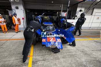 2024-09-15 - 02 BAMBER Earl (nzl), LYNN Alex (gbr), Cadillac Racing #02, Hypercar, being push in the garage after his crash during the 2024 6 Hours of Fuji, 7th round of the 2024 FIA World Endurance Championship, from September 13 to 15, 2024 on the Fuji Speedway in Oyama, Shizuoka, Japan - FIA WEC - 6 HOURS OF FUJI 2024 - ENDURANCE - MOTORS