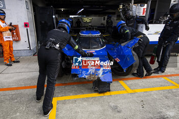 2024-09-15 - 02 BAMBER Earl (nzl), LYNN Alex (gbr), Cadillac Racing #02, Hypercar, being push in the garage after his crash during the 2024 6 Hours of Fuji, 7th round of the 2024 FIA World Endurance Championship, from September 13 to 15, 2024 on the Fuji Speedway in Oyama, Shizuoka, Japan - FIA WEC - 6 HOURS OF FUJI 2024 - ENDURANCE - MOTORS