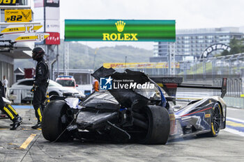 2024-09-15 - 02 BAMBER Earl (nzl), LYNN Alex (gbr), Cadillac Racing #02, Hypercar, being push in the garage after his crash during the 2024 6 Hours of Fuji, 7th round of the 2024 FIA World Endurance Championship, from September 13 to 15, 2024 on the Fuji Speedway in Oyama, Shizuoka, Japan - FIA WEC - 6 HOURS OF FUJI 2024 - ENDURANCE - MOTORS