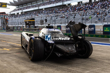 2024-09-15 - 02 BAMBER Earl (nzl), LYNN Alex (gbr), Cadillac Racing #02, Hypercar, action, pitlane, bodywork damage after crash, accident, during the 2024 6 Hours of Fuji, 7th round of the 2024 FIA World Endurance Championship, from September 13 to 15, 2024 on the Fuji Speedway in Oyama, Shizuoka, Japan - FIA WEC - 6 HOURS OF FUJI 2024 - ENDURANCE - MOTORS