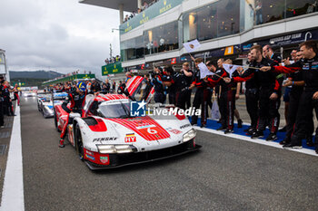 2024-09-15 - 06 ESTRE Kevin (fra), LOTTERER André (ger), VANTHOOR Laurens (bel), Porsche Penske Motorsport, Porsche 963 #06, Hypercar, celebration during the 2024 6 Hours of Fuji, 7th round of the 2024 FIA World Endurance Championship, from September 13 to 15, 2024 on the Fuji Speedway in Oyama, Shizuoka, Japan - FIA WEC - 6 HOURS OF FUJI 2024 - ENDURANCE - MOTORS