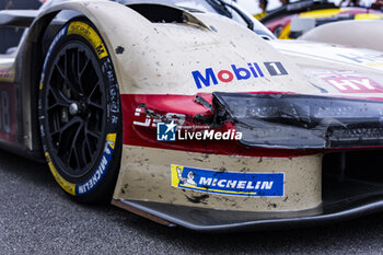 2024-09-15 - 38 RASMUSSEN Oliver (dnk), HANSON Philip (gbr), BUTTON Jenson (gbr), Hertz Team Jota, Porsche 963 #38, Hypercar, ambiance parc fermé during the 2024 6 Hours of Fuji, 7th round of the 2024 FIA World Endurance Championship, from September 13 to 15, 2024 on the Fuji Speedway in Oyama, Shizuoka, Japan - FIA WEC - 6 HOURS OF FUJI 2024 - ENDURANCE - MOTORS