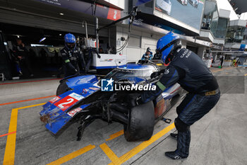 2024-09-15 - 02 BAMBER Earl (nzl), LYNN Alex (gbr), Cadillac Racing #02, Hypercar, stand, pitlane, accident, sortie de piste, crash, during the 2024 6 Hours of Fuji, 7th round of the 2024 FIA World Endurance Championship, from September 13 to 15, 2024 on the Fuji Speedway in Oyama, Shizuoka, Japan - FIA WEC - 6 HOURS OF FUJI 2024 - ENDURANCE - MOTORS