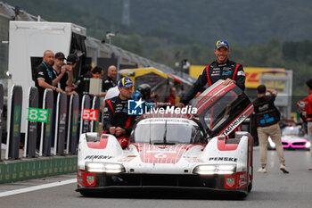 2024-09-15 - 06 ESTRE Kevin (fra), LOTTERER André (ger), VANTHOOR Laurens (bel), Porsche Penske Motorsport, Porsche 963 #06, Hypercar, podium, portrait, during the 2024 6 Hours of Fuji, 7th round of the 2024 FIA World Endurance Championship, from September 13 to 15, 2024 on the Fuji Speedway in Oyama, Shizuoka, Japan - FIA WEC - 6 HOURS OF FUJI 2024 - ENDURANCE - MOTORS