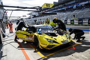 2024-09-15 - 60 SCHIAVONI Claudio (ita), CRESSONI Matteo (ita), PERERA Franck (fra), Iron Lynx, Lamborghini Huracan GT3 Evo2 #60, LM GT3, pitstop, arrêt aux stands during the 2024 6 Hours of Fuji, 7th round of the 2024 FIA World Endurance Championship, from September 13 to 15, 2024 on the Fuji Speedway in Oyama, Shizuoka, Japan - FIA WEC - 6 HOURS OF FUJI 2024 - ENDURANCE - MOTORS