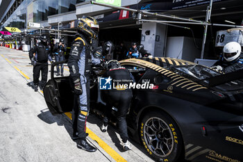 2024-09-15 - 88 OLSEN Dennis (dnk), PEDERSEN Mikkel (dnk), RIED Christian (ger), Proton Competition, Ford Mustang GT3 #88, LM GT3, pitstop, arrêt aux stands during the 2024 6 Hours of Fuji, 7th round of the 2024 FIA World Endurance Championship, from September 13 to 15, 2024 on the Fuji Speedway in Oyama, Shizuoka, Japan - FIA WEC - 6 HOURS OF FUJI 2024 - ENDURANCE - MOTORS