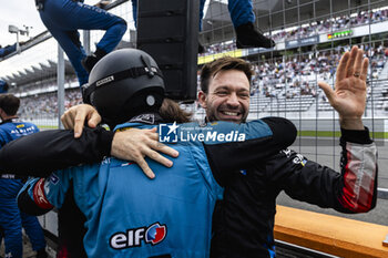 2024-09-15 - VAXIVIERE Matthieu (fra), Alpine Endurance Team, Alpine A424, portrait, mecaniciens, mechanics, podium, ambiance during the 2024 6 Hours of Fuji, 7th round of the 2024 FIA World Endurance Championship, from September 13 to 15, 2024 on the Fuji Speedway in Oyama, Shizuoka, Japan - FIA WEC - 6 HOURS OF FUJI 2024 - ENDURANCE - MOTORS