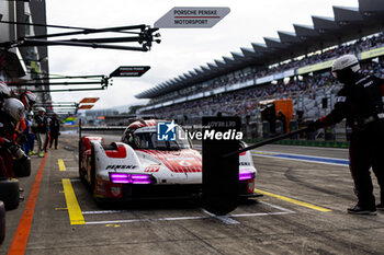 2024-09-15 - 06 ESTRE Kevin (fra), LOTTERER André (ger), VANTHOOR Laurens (bel), Porsche Penske Motorsport, Porsche 963 #06, Hypercar, action during the 2024 6 Hours of Fuji, 7th round of the 2024 FIA World Endurance Championship, from September 13 to 15, 2024 on the Fuji Speedway in Oyama, Shizuoka, Japan - FIA WEC - 6 HOURS OF FUJI 2024 - ENDURANCE - MOTORS