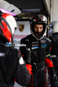 2024-09-15 - Porsche Penske Motorsport mechanic, mecanicien portrait during the 2024 6 Hours of Fuji, 7th round of the 2024 FIA World Endurance Championship, from September 13 to 15, 2024 on the Fuji Speedway in Oyama, Shizuoka, Japan - FIA WEC - 6 HOURS OF FUJI 2024 - ENDURANCE - MOTORS