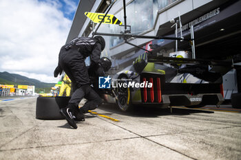 2024-09-15 - 93 JENSEN Mikkel (dnk), MULLER Nico (swi), VERGNE Jean-Eric (fra), Peugeot TotalEnergies, Peugeot 9x8 #93, Hypercar, action pitstop, arrêt aux stands during the 2024 6 Hours of Fuji, 7th round of the 2024 FIA World Endurance Championship, from September 13 to 15, 2024 on the Fuji Speedway in Oyama, Shizuoka, Japan - FIA WEC - 6 HOURS OF FUJI 2024 - ENDURANCE - MOTORS