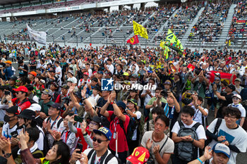 2024-09-15 - Fans during podium during the 2024 6 Hours of Fuji, 7th round of the 2024 FIA World Endurance Championship, from September 13 to 15, 2024 on the Fuji Speedway in Oyama, Shizuoka, Japan - FIA WEC - 6 HOURS OF FUJI 2024 - ENDURANCE - MOTORS