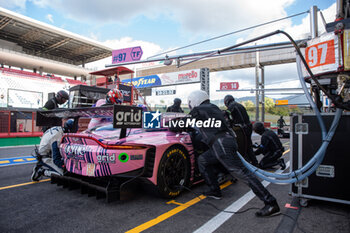 2024-09-28 - Martin BERRY (SGP),Lorcan HANAFIN (GBR),Jonathan ADAM (GBR) of a team GRID MOTORSPORT BY TF on a Aston Martin Vantage AMR LMGT3 in a pit stop during free practice 2 of ELMS in Mugello - ELMS - 4 HOURS OF MUGELLO - ENDURANCE - MOTORS