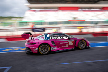 2024-09-28 - Sarah BOVY (BEL),Rahel FREY (CHE),Michelle GATTING (DNK) of a team IRON DAMES on a Porsche 911 GT3 R LMGT3 in a pit lane during free practice 2 of ELMS in Mugello - ELMS - 4 HOURS OF MUGELLO - ENDURANCE - MOTORS