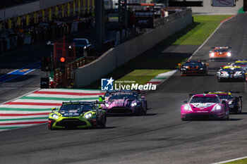 2024-09-29 - 59 DEBOER Derek (usa), STEVENSON Casper (gbr), HASSE-CLOT Valentin, Racing Spirit of Leman, Aston Martin Vantage AMR LMGT3, action, start of the race, depart, during the 4 Hours of Mugello 2024, 5th round of the 2024 European Le Mans Series on the Mugello Circuit from September 26 to 29, 2024 in Scarperia e San Piero, Italy - AUTO - ELMS - 4 HOURS OF MUGELLO 2024 - ENDURANCE - MOTORS