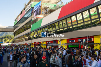 2024-09-29 - Pitwalk ambiance during the 4 Hours of Mugello 2024, 5th round of the 2024 European Le Mans Series on the Mugello Circuit from September 26 to 29, 2024 in Scarperia e San Piero, Italy - AUTO - ELMS - 4 HOURS OF MUGELLO 2024 - ENDURANCE - MOTORS