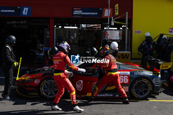 2024-09-29 - 66 NOBLE Scott (usa), TUCK Ben (gbr), HART Jason (usa), JMW Motorsport, Ferrari 296 LMGT3, pitstop, arrêt aux stands during the 4 Hours of Mugello 2024, 5th round of the 2024 European Le Mans Series on the Mugello Circuit from September 26 to 29, 2024 in Scarperia e San Piero, Italy - AUTO - ELMS - 4 HOURS OF MUGELLO 2024 - ENDURANCE - MOTORS