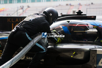 2024-10-19 - 47 BENNETT Carl (tha), HABSBURG Ferdinand (aut), VESTI Frederik (dnk), Cool Racing, Oreca 07 - Gibson, mechanic, mecanicien pitlane, during the 4 Hours of Portimao 2024, 6th round of the 2024 European Le Mans Series on the Algarve International Circuit from October 16 to 19, 2024 in Portimao, Portugal - AUTO - ELMS - 4 HOURS OF PORTIMAO 2024 - ENDURANCE - MOTORS