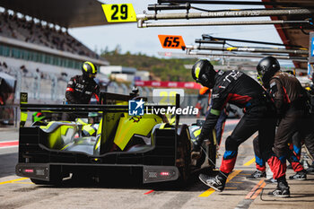 2024-10-19 - 29 SALES Rodrigo (usa), BECHE Mathias (fra), SAUCY Grégoire (swi), Richard Mille by TDS, Oreca 07 - Gibson, action pitlane, pitstop, arrêt aux stands during the 4 Hours of Portimao 2024, 6th round of the 2024 European Le Mans Series on the Algarve International Circuit from October 16 to 19, 2024 in Portimao, Portugal - AUTO - ELMS - 4 HOURS OF PORTIMAO 2024 - ENDURANCE - MOTORS