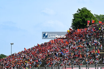 2024-05-19 - Fans in the stands of the Autodromo Internazionale Enzo e Dino Ferrari - FORMULA 1 MSC CRUISES GRAN PREMIO DELL'EMILIA-ROMAGNA 2024 - RACE - FORMULA 1 - MOTORS