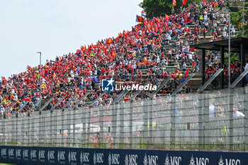 2024-05-19 - Fans in the stands of the Autodromo Internazionale Enzo e Dino Ferrari - FORMULA 1 MSC CRUISES GRAN PREMIO DELL'EMILIA-ROMAGNA 2024 - RACE - FORMULA 1 - MOTORS