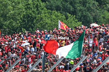 2024-05-19 - Fans in the stands of the Autodromo Internazionale Enzo e Dino Ferrari - FORMULA 1 MSC CRUISES GRAN PREMIO DELL'EMILIA-ROMAGNA 2024 - RACE - FORMULA 1 - MOTORS