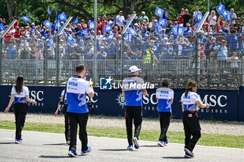 2024-05-19 - Racing Bulls S.p.A Visa Cash App RB Formula One Team greets the fans at the F1 GP dell'Emilia Romagna 2024 - FORMULA 1 MSC CRUISES GRAN PREMIO DELL'EMILIA-ROMAGNA 2024 - RACE - FORMULA 1 - MOTORS