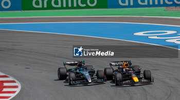 2024-06-23 - Overtaking between Verstappen vs. Russell - FORMULA 1 ARAMCO GRAN PREMIO DE ESPANA 2024 - RACE - FORMULA 1 - MOTORS