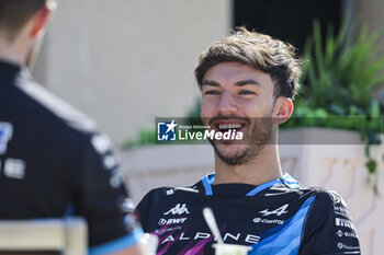 2024-02-21 - GASLY Pierre (fra), Alpine F1 Team A524, portrait during the Formula 1 Aramco pre-season testing 2024 of the 2024 FIA Formula One World Championship from February 21 to 23, 2024 on the Bahrain International Circuit, in Sakhir, Bahrain - F1 - PRE-SEASON TESTING 2024 - BAHRAIN - FORMULA 1 - MOTORS