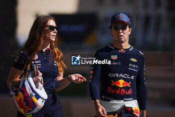 2024-02-21 - PEREZ Sergio (mex), Red Bull Racing RB20, portrait during the Formula 1 Aramco pre-season testing 2024 of the 2024 FIA Formula One World Championship from February 21 to 23, 2024 on the Bahrain International Circuit, in Sakhir, Bahrain - F1 - PRE-SEASON TESTING 2024 - BAHRAIN - FORMULA 1 - MOTORS