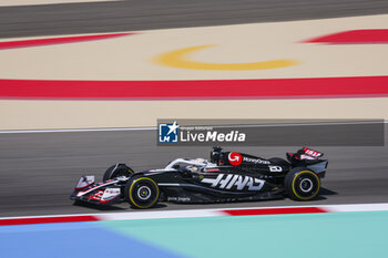 2024-02-21 - 20 MAGNUSSEN Kevin (den), Haas F1 Team VF-24 Ferrari, action during the Formula 1 Aramco pre-season testing 2024 of the 2024 FIA Formula One World Championship from February 21 to 23, 2024 on the Bahrain International Circuit, in Sakhir, Bahrain - F1 - PRE-SEASON TESTING 2024 - BAHRAIN - FORMULA 1 - MOTORS
