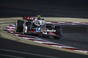 2024-02-21 - 27 HULKENBERG Nico (ger), Haas F1 Team VF-24 Ferrari, action during the Formula 1 Aramco pre-season testing 2024 of the 2024 FIA Formula One World Championship from February 21 to 23, 2024 on the Bahrain International Circuit, in Sakhir, Bahrain - F1 - PRE-SEASON TESTING 2024 - BAHRAIN - FORMULA 1 - MOTORS