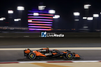 2024-02-21 - 81 PIASTRI Oscar (aus), McLaren F1 Team MCL38, action during the Formula 1 Aramco pre-season testing 2024 of the 2024 FIA Formula One World Championship from February 21 to 23, 2024 on the Bahrain International Circuit, in Sakhir, Bahrain - F1 - PRE-SEASON TESTING 2024 - BAHRAIN - FORMULA 1 - MOTORS