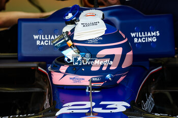 2024-02-21 - ALBON Alexander (tha), Williams Racing FW46, helmet, during the Formula 1 Aramco pre-season testing 2024 of the 2024 FIA Formula One World Championship from February 21 to 23, 2024 on the Bahrain International Circuit, in Sakhir, Bahrain - F1 - PRE-SEASON TESTING 2024 - BAHRAIN - FORMULA 1 - MOTORS