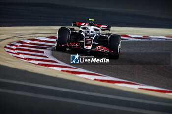 2024-02-21 - 27 HULKENBERG Nico (ger), Haas F1 Team VF-24 Ferrari, action during the Formula 1 Aramco pre-season testing 2024 of the 2024 FIA Formula One World Championship from February 21 to 23, 2024 on the Bahrain International Circuit, in Sakhir, Bahrain - F1 - PRE-SEASON TESTING 2024 - BAHRAIN - FORMULA 1 - MOTORS