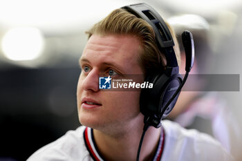 2024-02-21 - SCHUMACHER Mick (ger), Reserve Driver of Mercedes AMG F1 Team, portrait during the Formula 1 Aramco pre-season testing 2024 of the 2024 FIA Formula One World Championship from February 21 to 23, 2024 on the Bahrain International Circuit, in Sakhir, Bahrain - F1 - PRE-SEASON TESTING 2024 - BAHRAIN - FORMULA 1 - MOTORS
