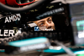 2024-02-21 - RUSSELL George (gbr), Mercedes AMG F1 Team W15, portrait during the Formula 1 Aramco pre-season testing 2024 of the 2024 FIA Formula One World Championship from February 21 to 23, 2024 on the Bahrain International Circuit, in Sakhir, Bahrain - F1 - PRE-SEASON TESTING 2024 - BAHRAIN - FORMULA 1 - MOTORS