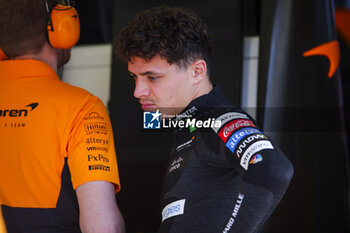2024-02-12 - NORRIS Lando (gbr), McLaren F1 Team MCL38, portrait during the Formula 1 Aramco pre-season testing 2024 of the 2024 FIA Formula One World Championship from February 21 to 23, 2024 on the Bahrain International Circuit, in Sakhir, Bahrain - F1 - PRE-SEASON TESTING 2024 - BAHRAIN - FORMULA 1 - MOTORS