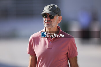 2024-02-22 - NEWEY Adrian (gbr), Chief Technical Officer of Red Bull Racing, portrait during the Formula 1 Aramco pre-season testing 2024 of the 2024 FIA Formula One World Championship from February 21 to 23, 2024 on the Bahrain International Circuit, in Sakhir, Bahrain - F1 - PRE-SEASON TESTING 2024 - BAHRAIN - FORMULA 1 - MOTORS
