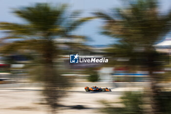2024-02-22 - 81 PIASTRI Oscar (aus), McLaren F1 Team MCL38, action during the Formula 1 Aramco pre-season testing 2024 of the 2024 FIA Formula One World Championship from February 21 to 23, 2024 on the Bahrain International Circuit, in Sakhir, Bahrain - F1 - PRE-SEASON TESTING 2024 - BAHRAIN - FORMULA 1 - MOTORS