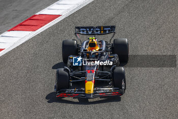 2024-02-22 - 11 PEREZ Sergio (mex), Red Bull Racing RB20, action during the Formula 1 Aramco pre-season testing 2024 of the 2024 FIA Formula One World Championship from February 21 to 23, 2024 on the Bahrain International Circuit, in Sakhir, Bahrain - F1 - PRE-SEASON TESTING 2024 - BAHRAIN - FORMULA 1 - MOTORS