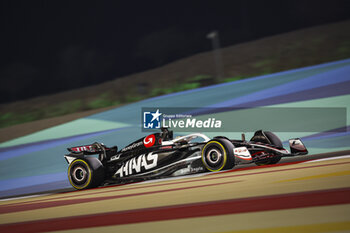 2024-02-22 - 20 MAGNUSSEN Kevin (den), Haas F1 Team VF-24 Ferrari, action during the Formula 1 Aramco pre-season testing 2024 of the 2024 FIA Formula One World Championship from February 21 to 23, 2024 on the Bahrain International Circuit, in Sakhir, Bahrain - F1 - PRE-SEASON TESTING 2024 - BAHRAIN - FORMULA 1 - MOTORS