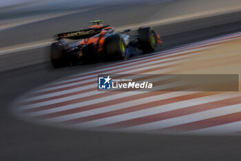 2024-02-22 - 04 NORRIS Lando (gbr), McLaren F1 Team MCL38, action during the Formula 1 Aramco pre-season testing 2024 of the 2024 FIA Formula One World Championship from February 21 to 23, 2024 on the Bahrain International Circuit, in Sakhir, Bahrain - F1 - PRE-SEASON TESTING 2024 - BAHRAIN - FORMULA 1 - MOTORS