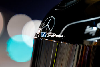 2024-02-22 - Mercedes AMG F1 Team W15, helmet detail during the Formula 1 Aramco pre-season testing 2024 of the 2024 FIA Formula One World Championship from February 21 to 23, 2024 on the Bahrain International Circuit, in Sakhir, Bahrain - F1 - PRE-SEASON TESTING 2024 - BAHRAIN - FORMULA 1 - MOTORS