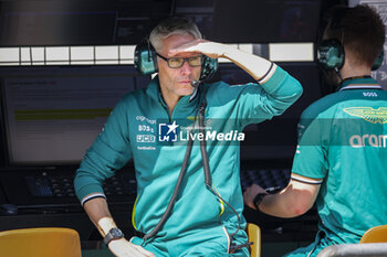 2024-02-23 - KRACK Mike (ger), Team Principal and CEO of Aston Martin F1 Team, portrait, pitlane, during the Formula 1 Aramco pre-season testing 2024 of the 2024 FIA Formula One World Championship from February 21 to 23, 2024 on the Bahrain International Circuit, in Sakhir, Bahrain - F1 - PRE-SEASON TESTING 2024 - BAHRAIN - FORMULA 1 - MOTORS