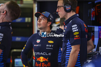 2024-02-23 - PEREZ Sergio (mex), Red Bull Racing RB20, portrait during the Formula 1 Aramco pre-season testing 2024 of the 2024 FIA Formula One World Championship from February 21 to 23, 2024 on the Bahrain International Circuit, in Sakhir, Bahrain - F1 - PRE-SEASON TESTING 2024 - BAHRAIN - FORMULA 1 - MOTORS