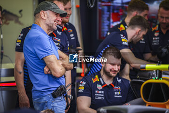 2024-02-23 - NEWEY Adrian (gbr), Chief Technical Officer of Red Bull Racing, portrait, box, stand during the Formula 1 Aramco pre-season testing 2024 of the 2024 FIA Formula One World Championship from February 21 to 23, 2024 on the Bahrain International Circuit, in Sakhir, Bahrain - F1 - PRE-SEASON TESTING 2024 - BAHRAIN - FORMULA 1 - MOTORS